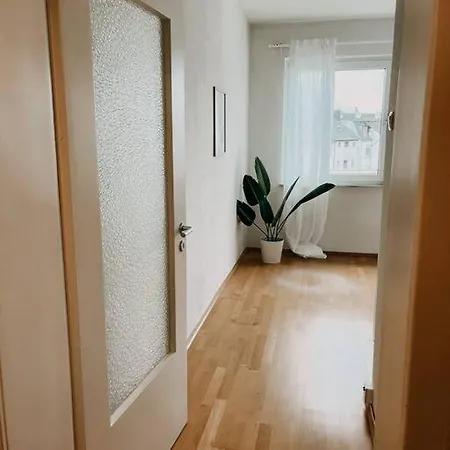 Ruhig, Zentral, Messe Nah! Be3l