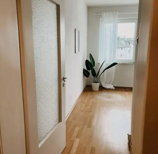 Ruhig, Zentral, Messe Nah! Be3l